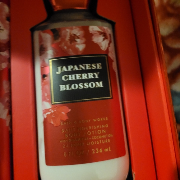 Bath & Body Works Japanese Cherry Blossom Gift Set - Picture 7 of 7